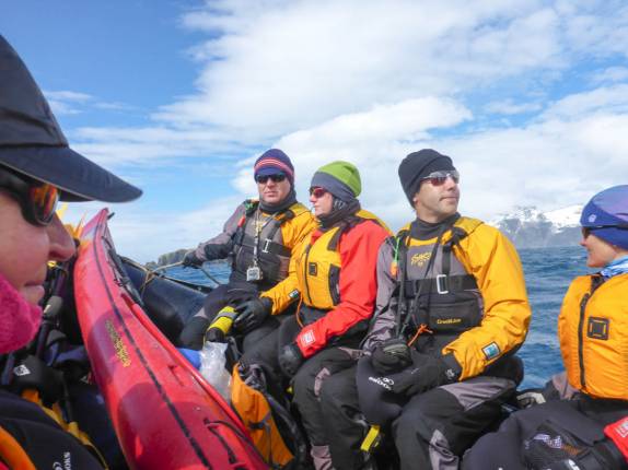 A caminho da nossa primeira sessão de caiaque em Prion Island, na Geórgia do Sul